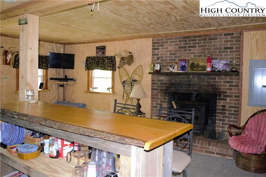 Image number 13 for the current listing