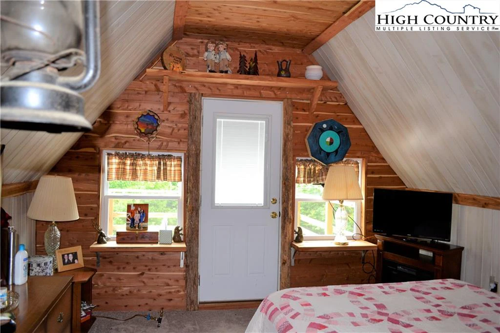 Image number 10 for the current listing