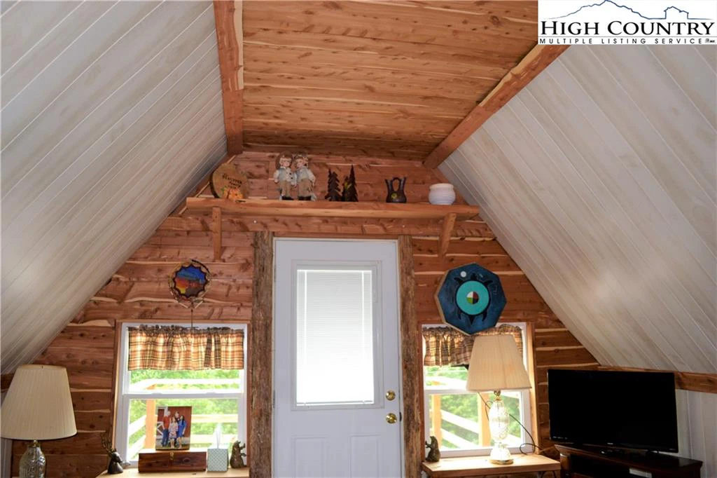 Image number 8 for the current listing