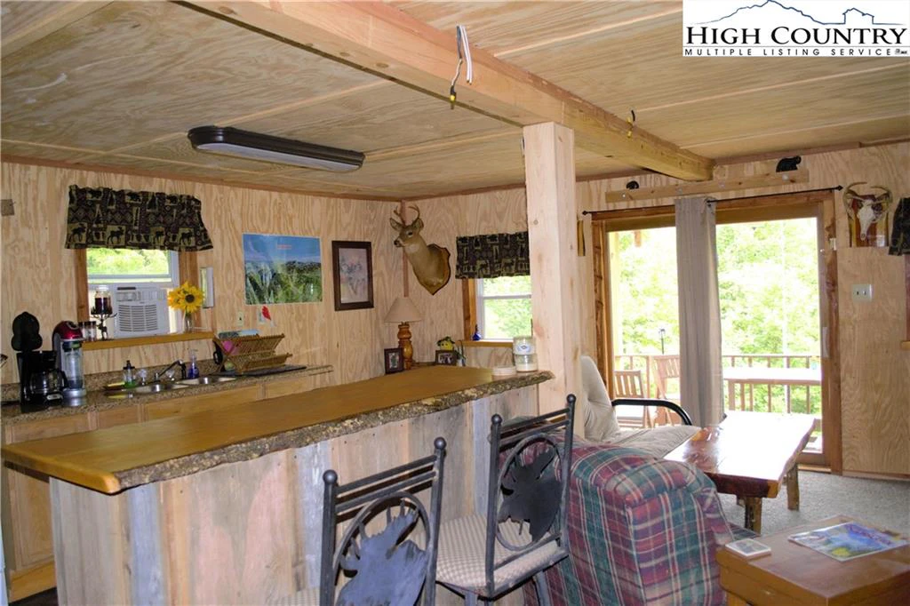 Image number 16 for the current listing