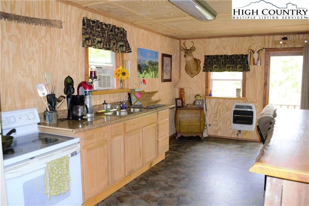 Image number 15 for the current listing