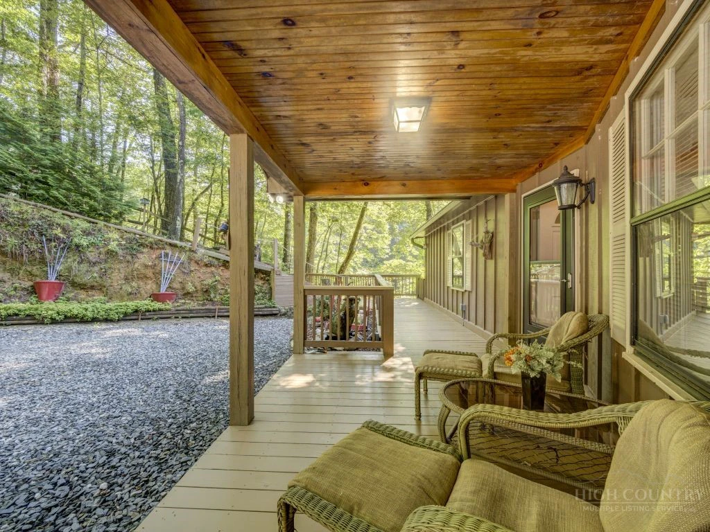 Image number 9 for the current listing