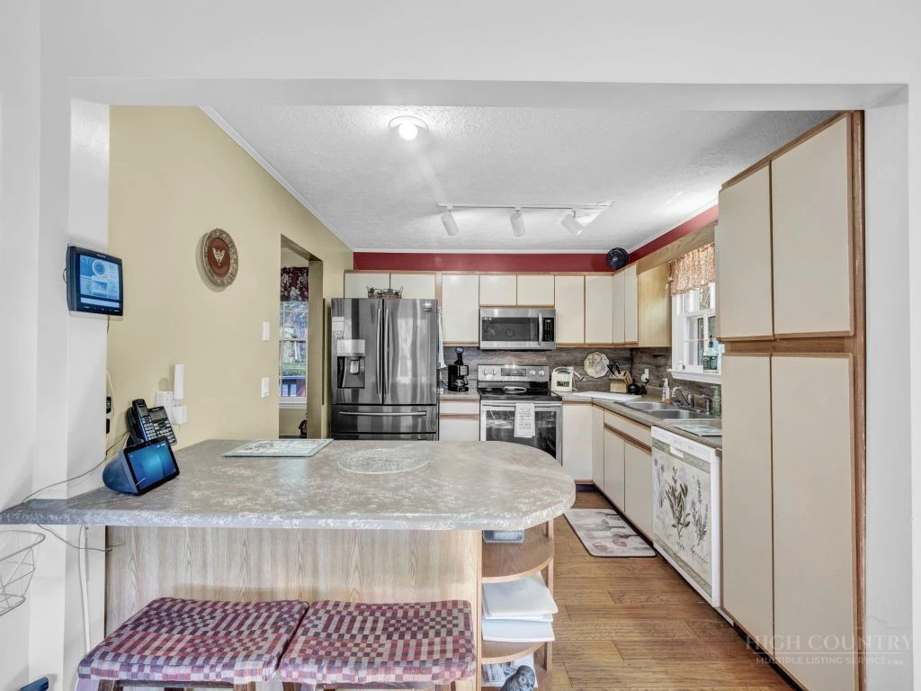 Image number 12 for the current listing