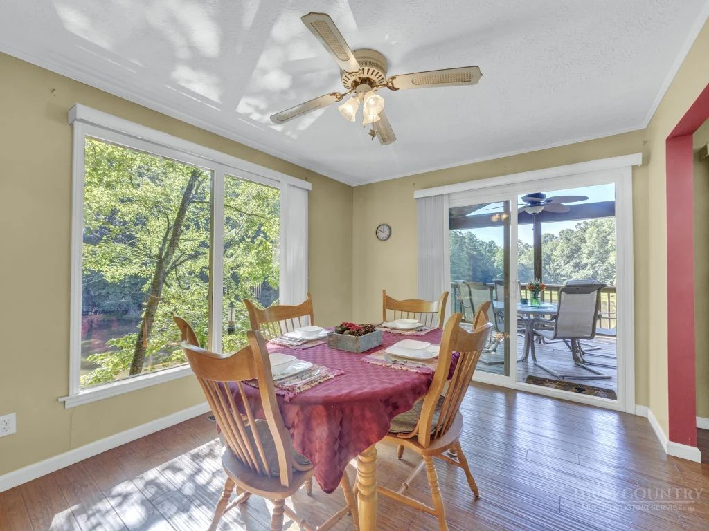 Image number 14 for the current listing