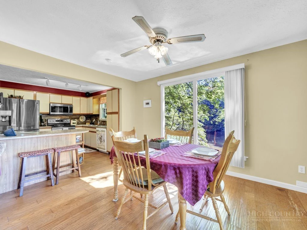Image number 15 for the current listing
