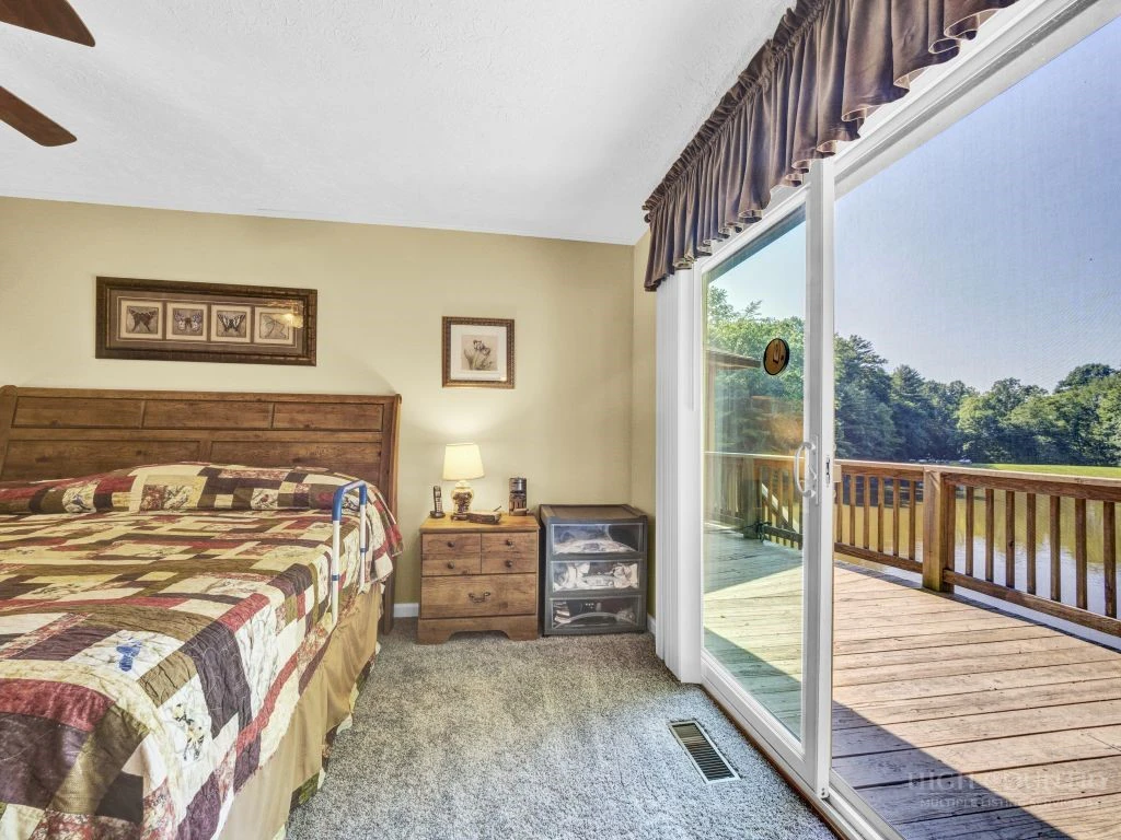 Image number 21 for the current listing
