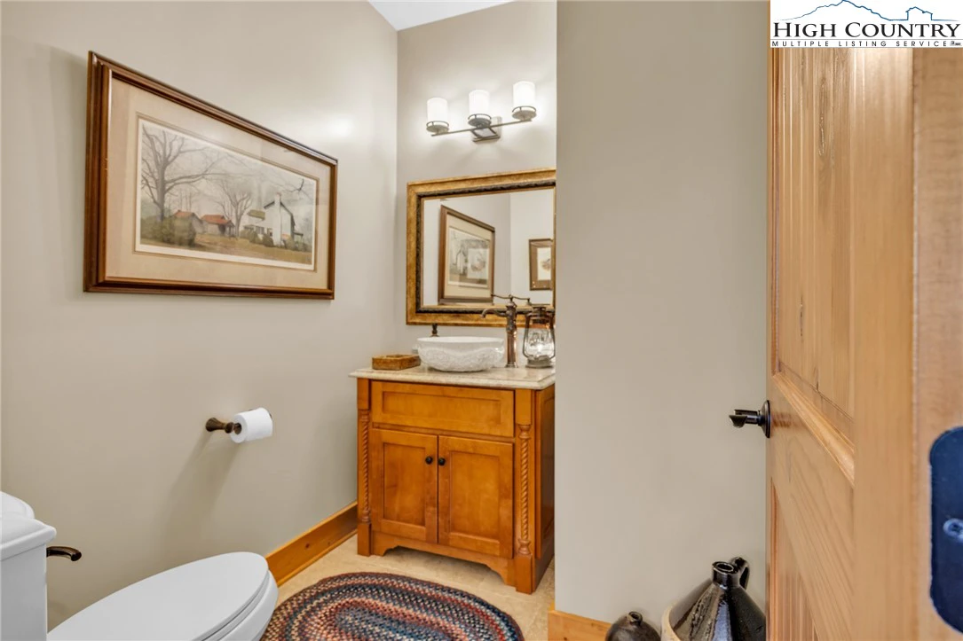 Image number 14 for the current listing