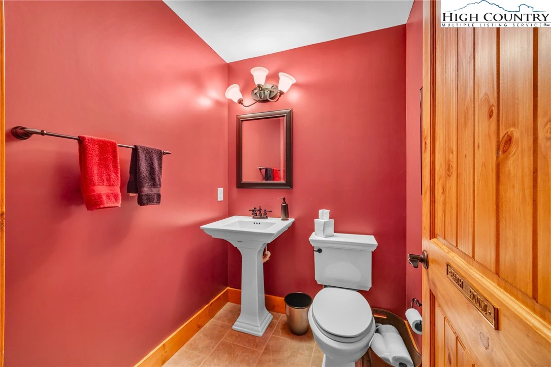 Image number 8 for the current listing