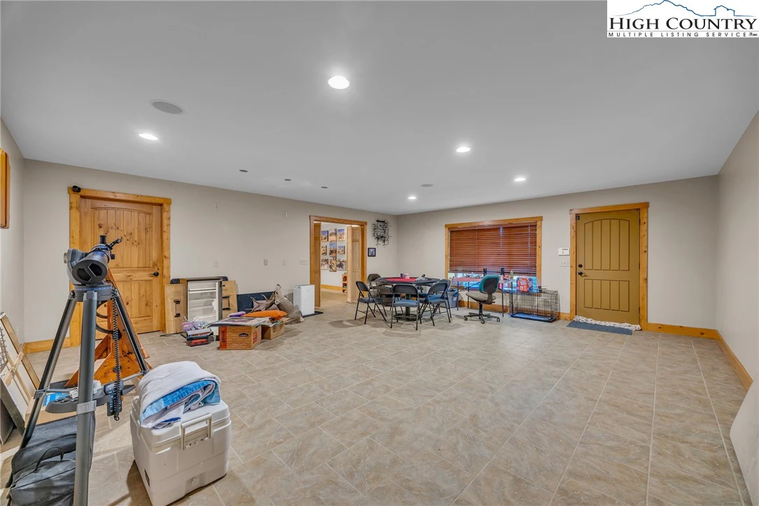 Image number 9 for the current listing