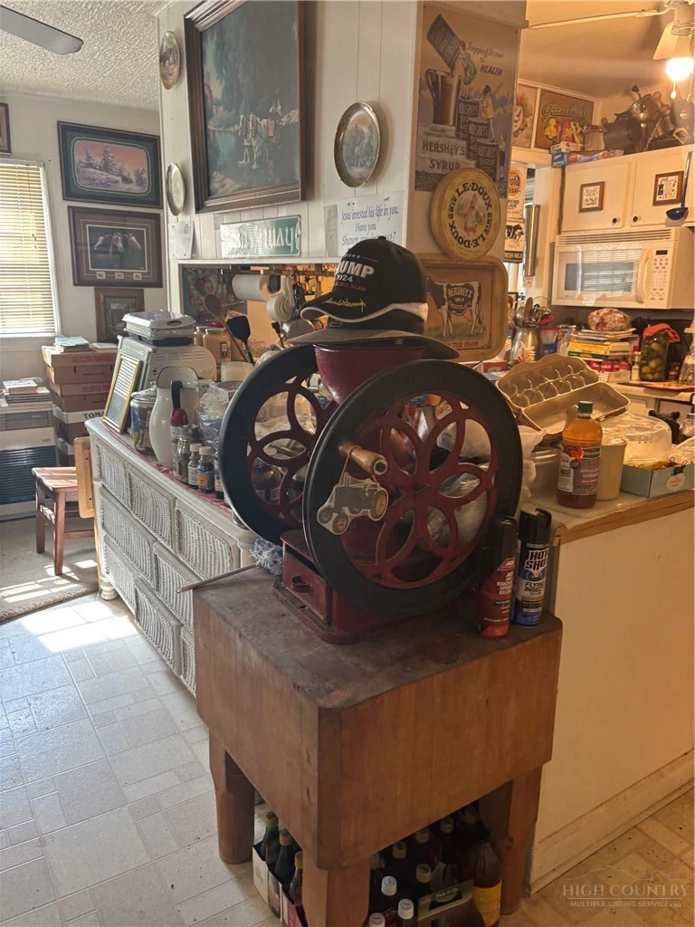 Image number 12 for the current listing