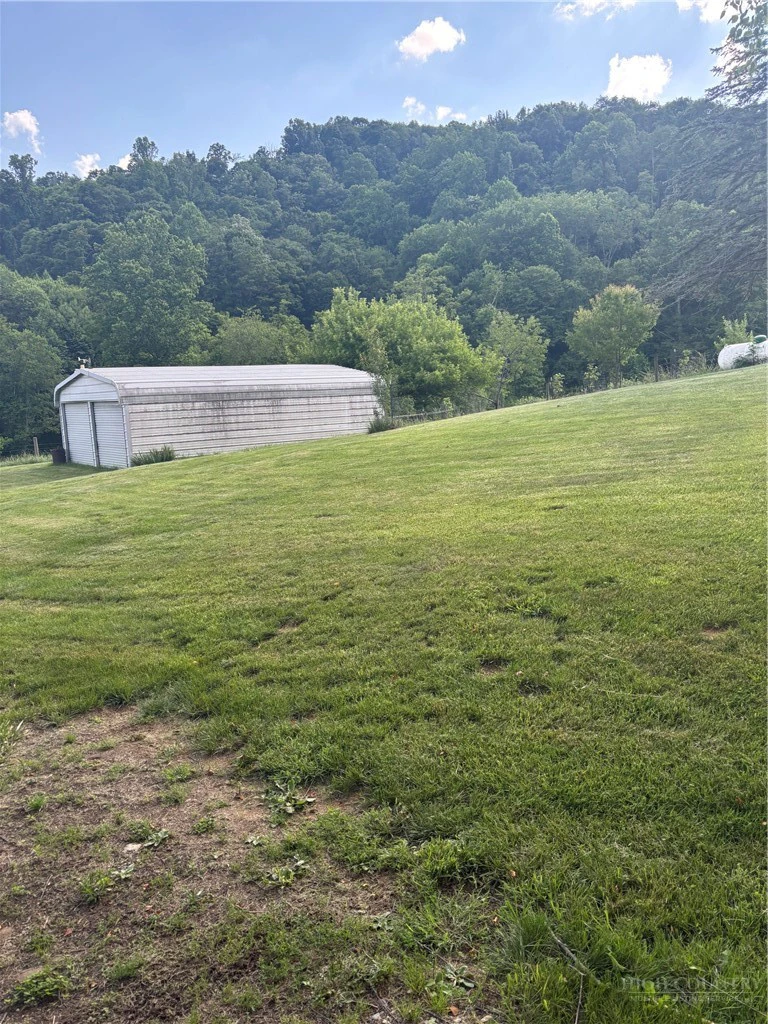 Image number 14 for the current listing