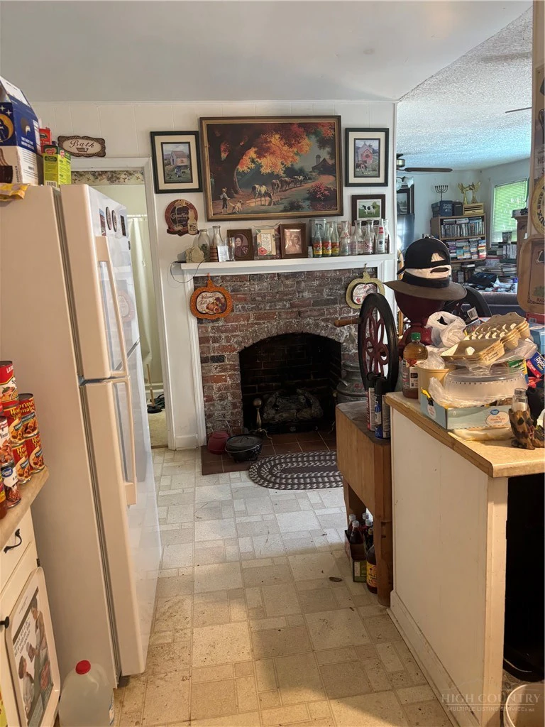 Image number 2 for the current listing