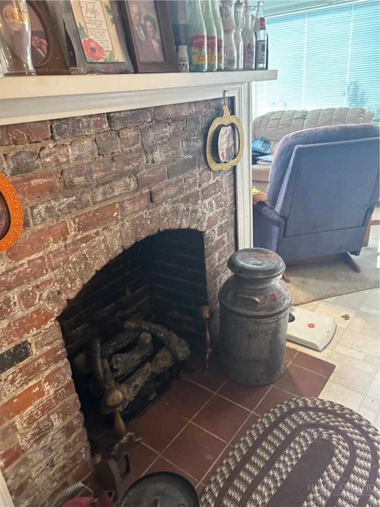 Image number 3 for the current listing