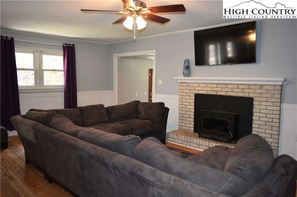 Image number 21 for the current listing