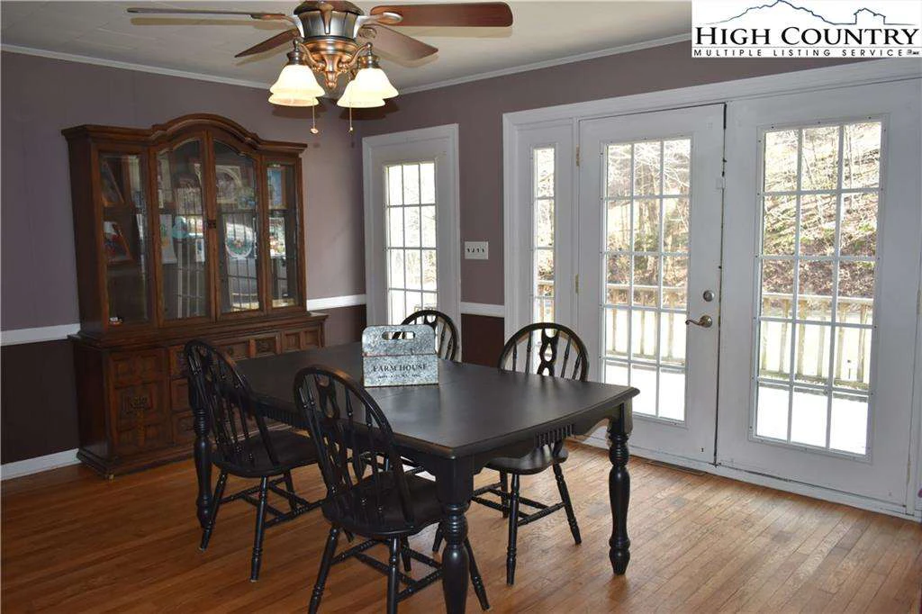 Image number 11 for the current listing