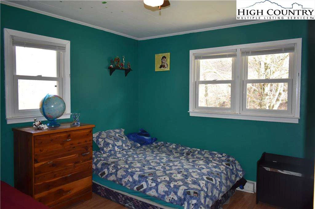 Image number 3 for the current listing