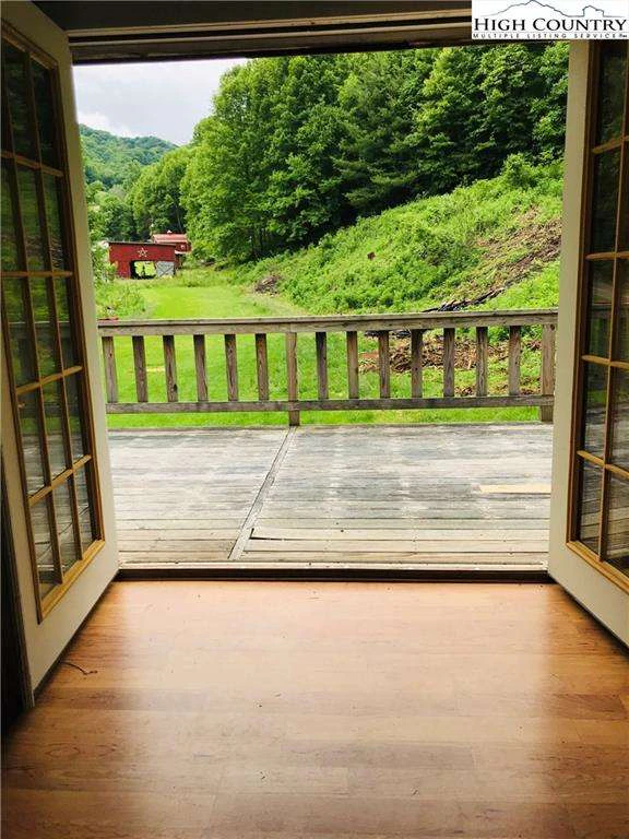 Image number 2 for the current listing