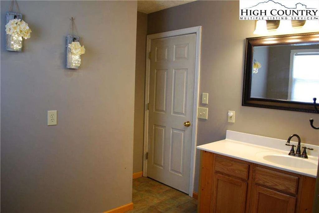 Image number 12 for the current listing