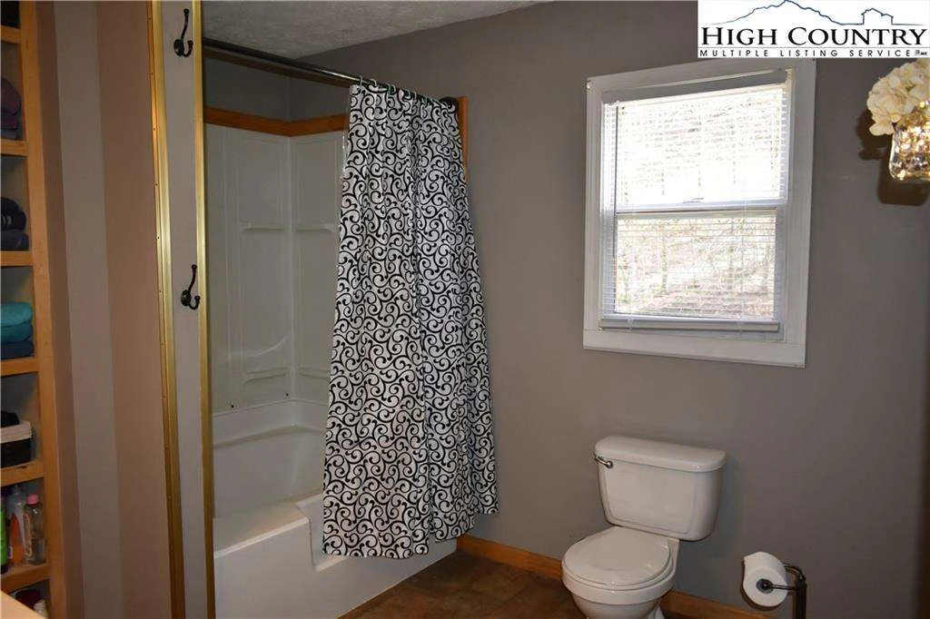 Image number 13 for the current listing