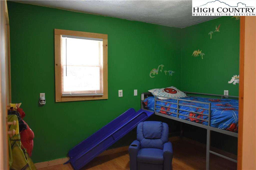 Image number 16 for the current listing