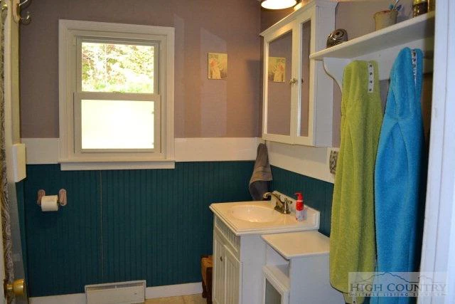 Image number 21 for the current listing