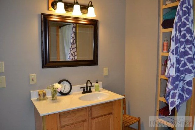 Image number 20 for the current listing