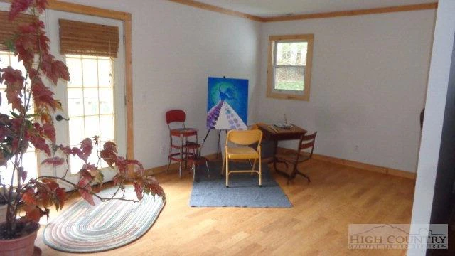Image number 17 for the current listing