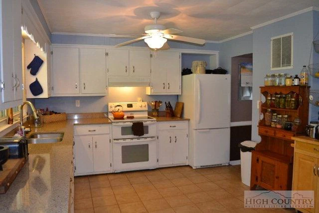 Image number 13 for the current listing