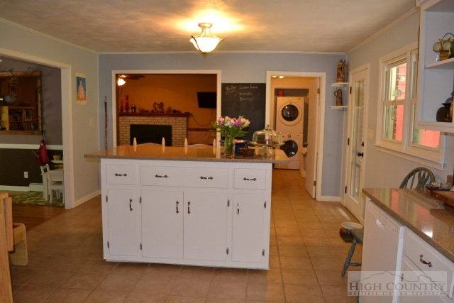 Image number 11 for the current listing