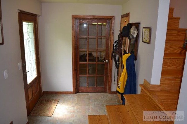 Image number 28 for the current listing