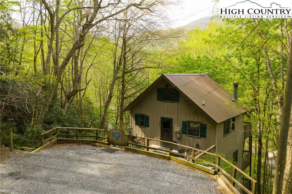 Image number 1 for the current listing