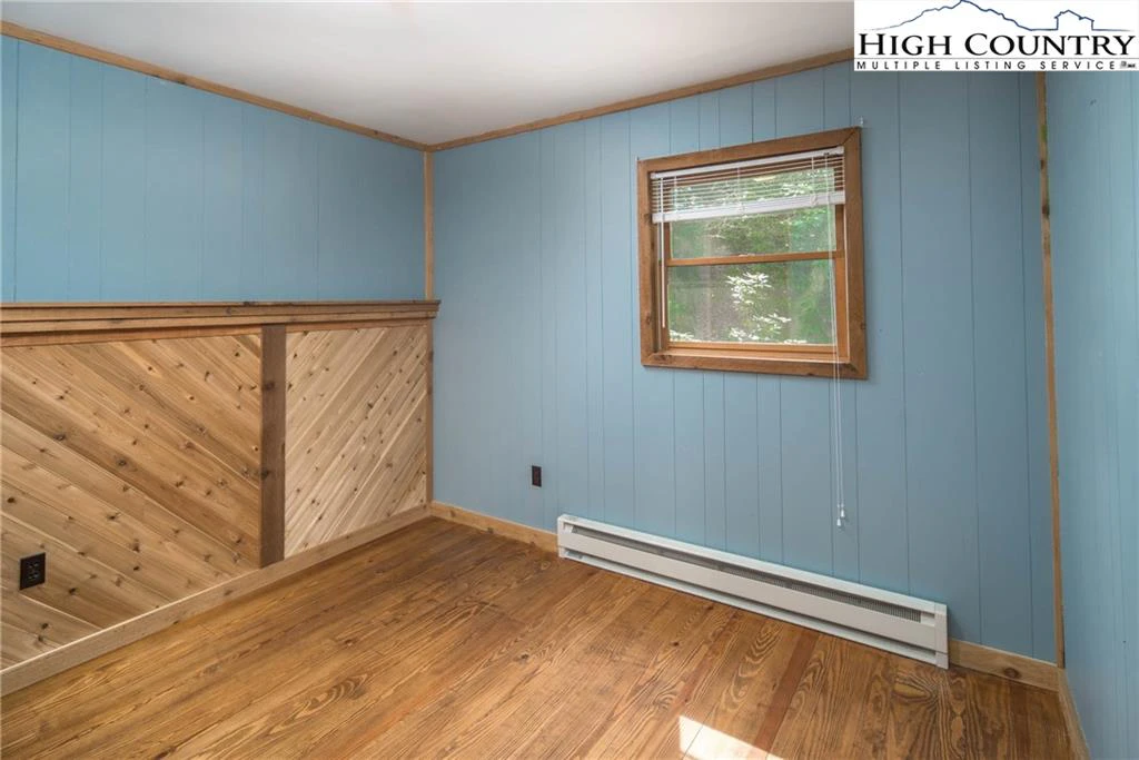 Image number 19 for the current listing