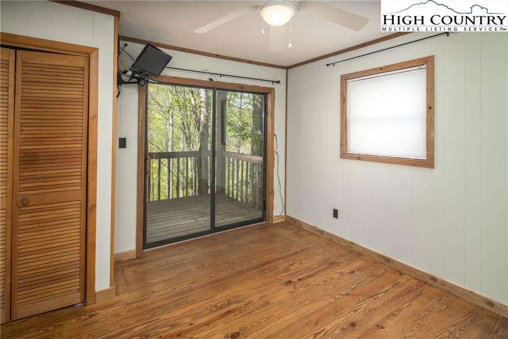 Image number 18 for the current listing