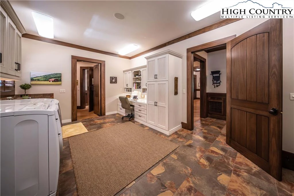Image number 13 for the current listing