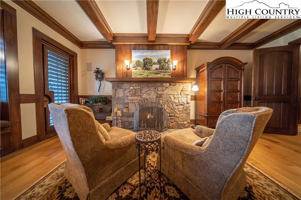 Image number 6 for the current listing