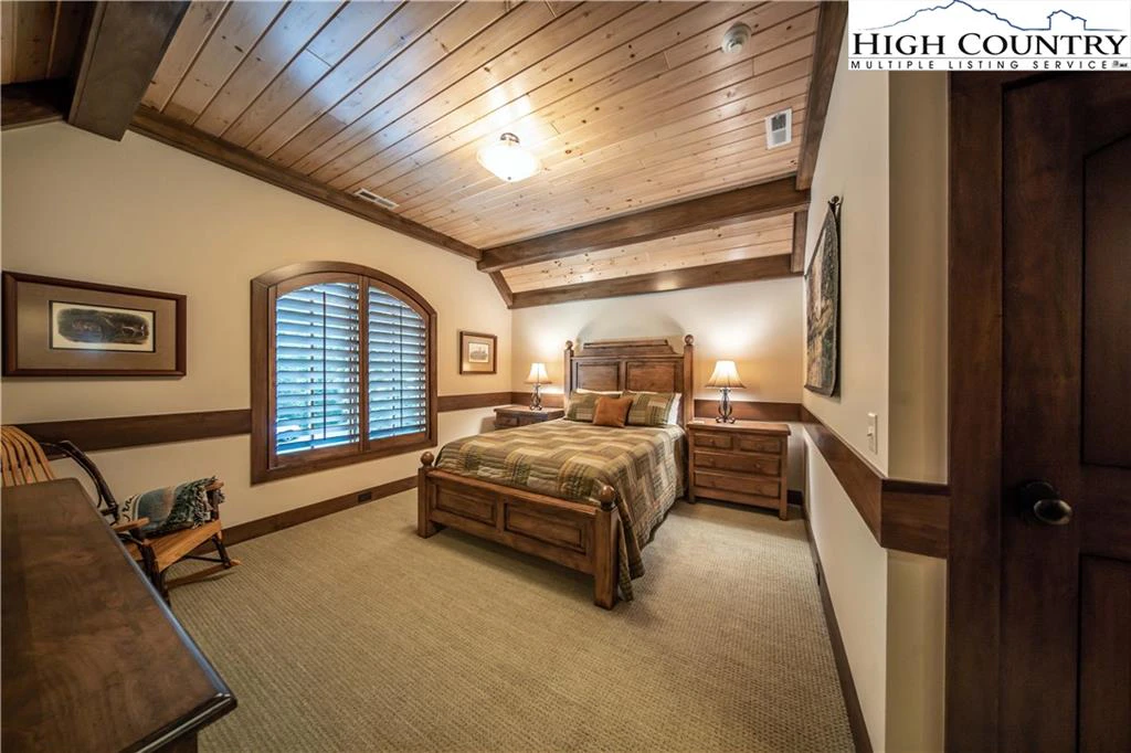 Image number 11 for the current listing