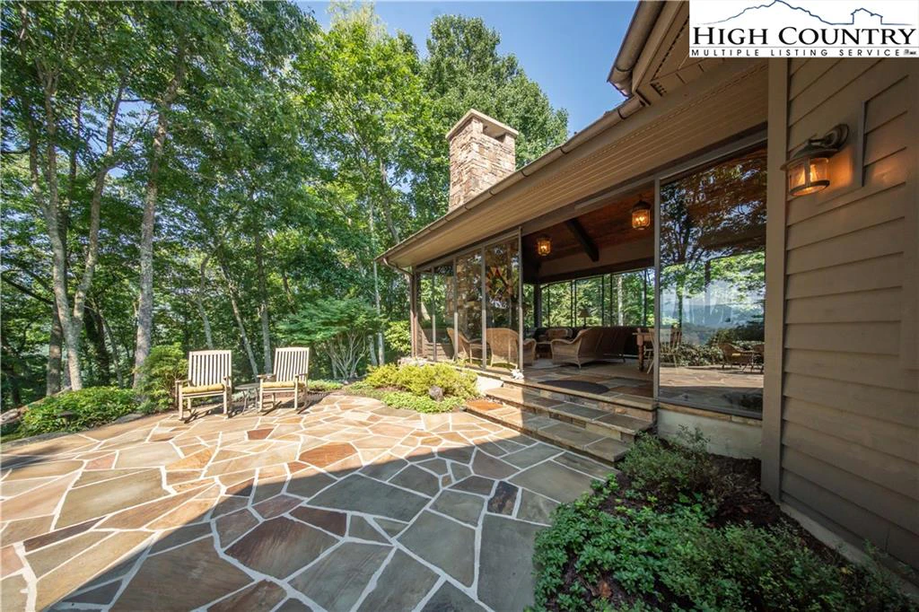 Image number 16 for the current listing