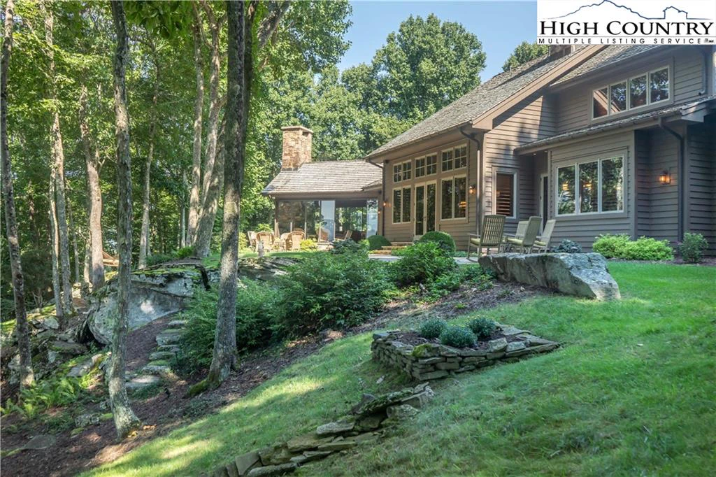 Image number 19 for the current listing