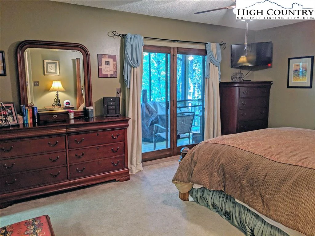 Image number 3 for the current listing
