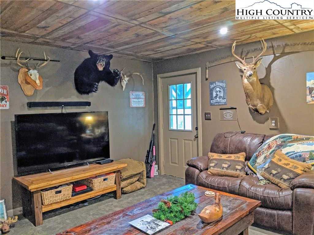 Image number 11 for the current listing