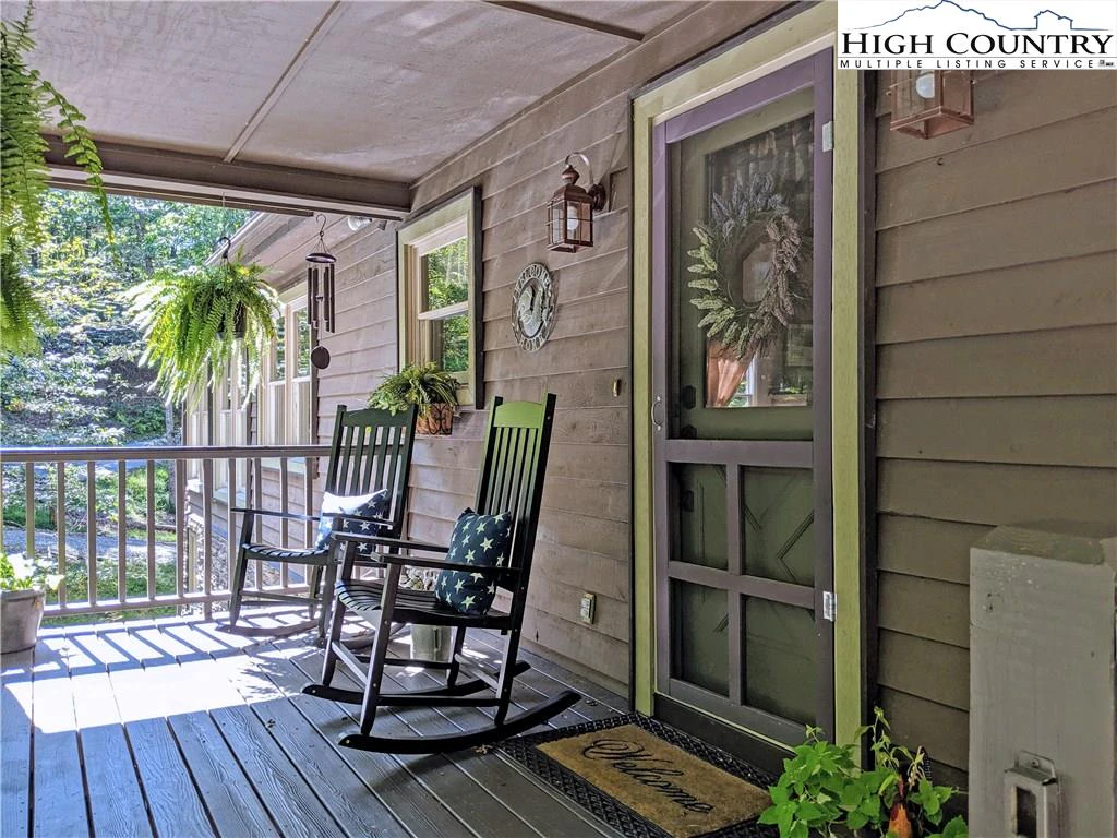 Image number 22 for the current listing