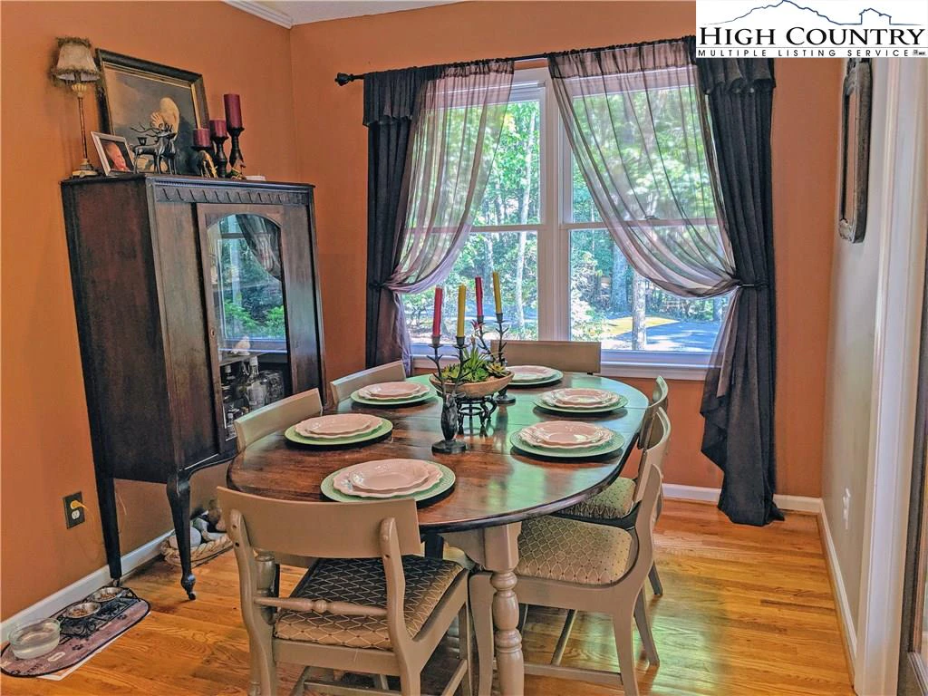 Image number 19 for the current listing