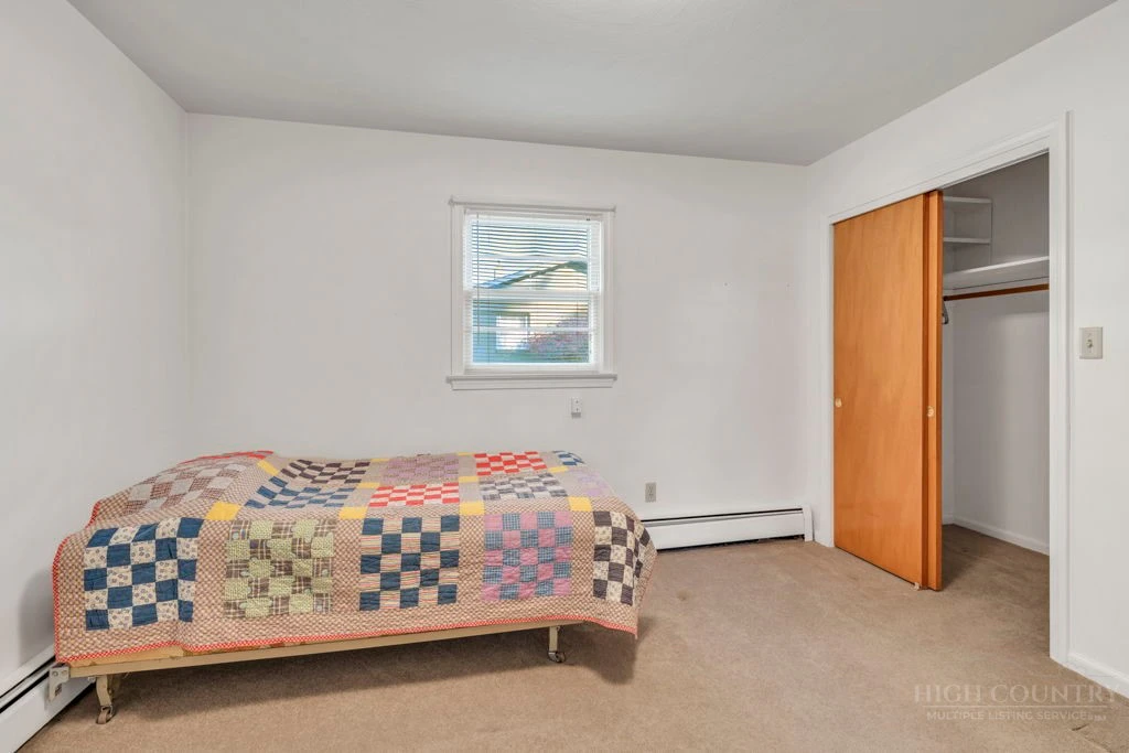 Image number 3 for the current listing