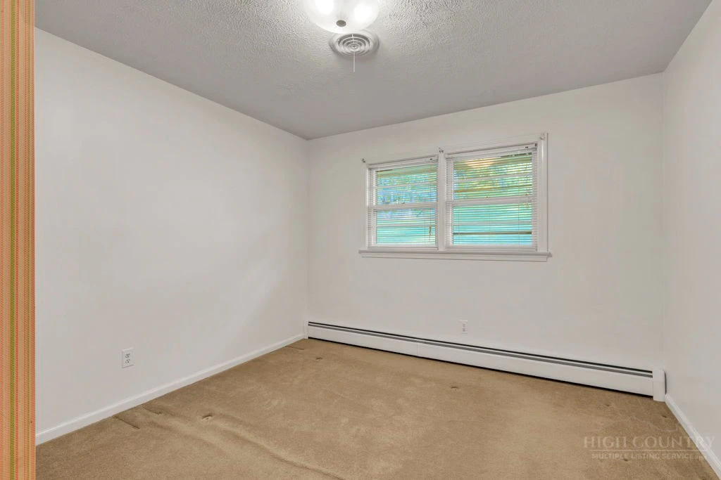 Image number 7 for the current listing