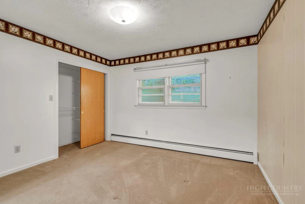 Image number 8 for the current listing