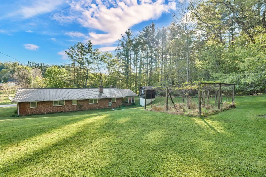 Image number 15 for the current listing