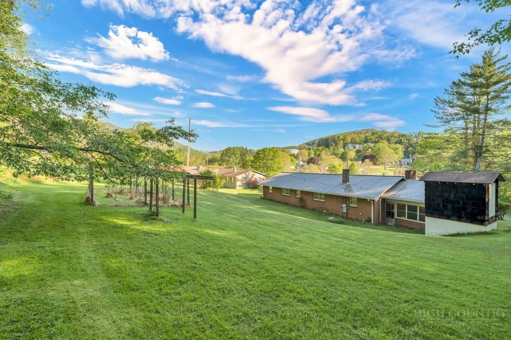 Image number 16 for the current listing