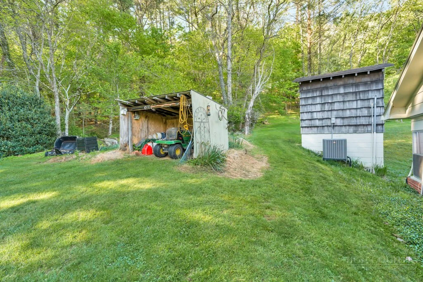 Image number 17 for the current listing