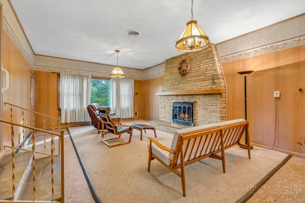 Image number 21 for the current listing