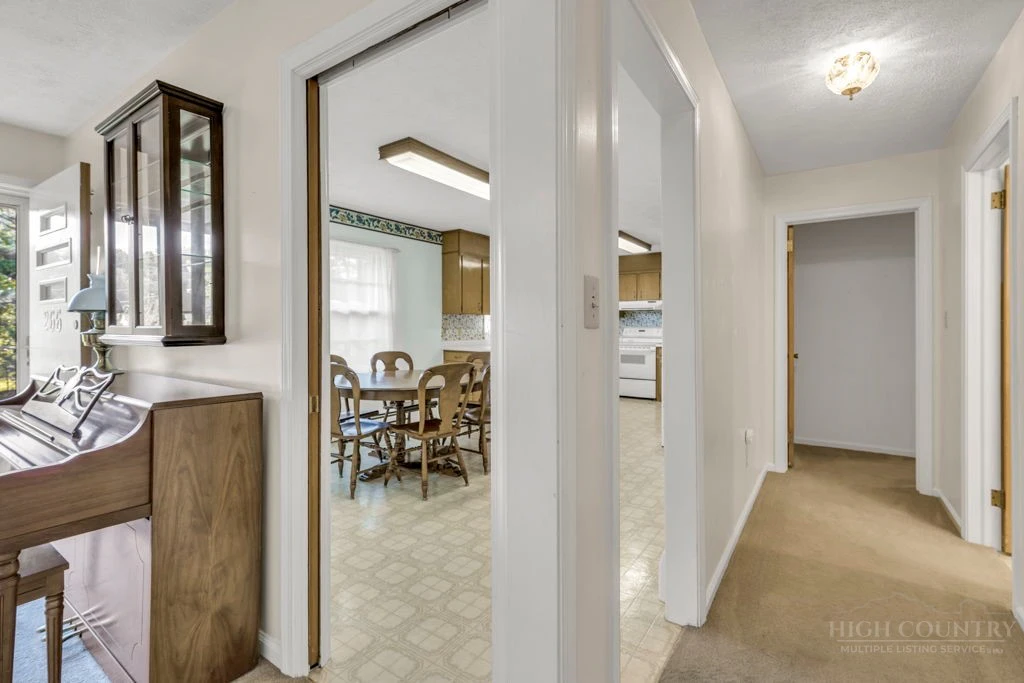 Image number 11 for the current listing